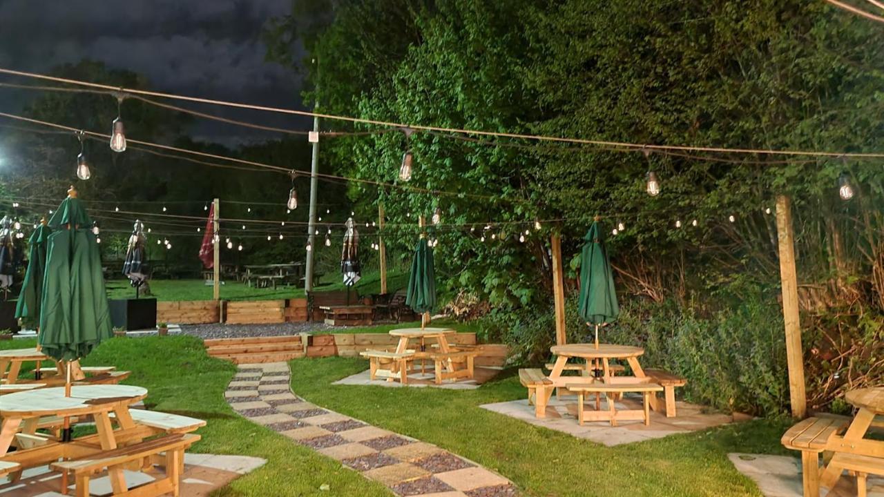 The Flying Bull Inn Liss Exterior photo